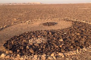 Yin and yang sign in rocks formation